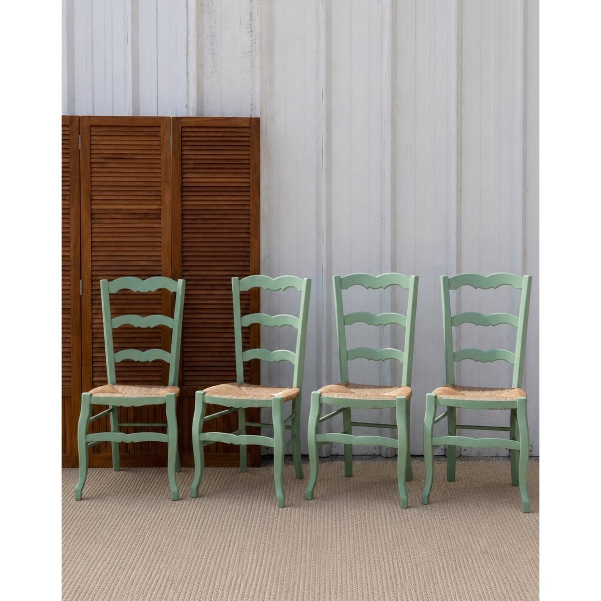 Lot de 4 chaises en bois vertes Claude N°1472 - Bon état vert, DEBONGOUT