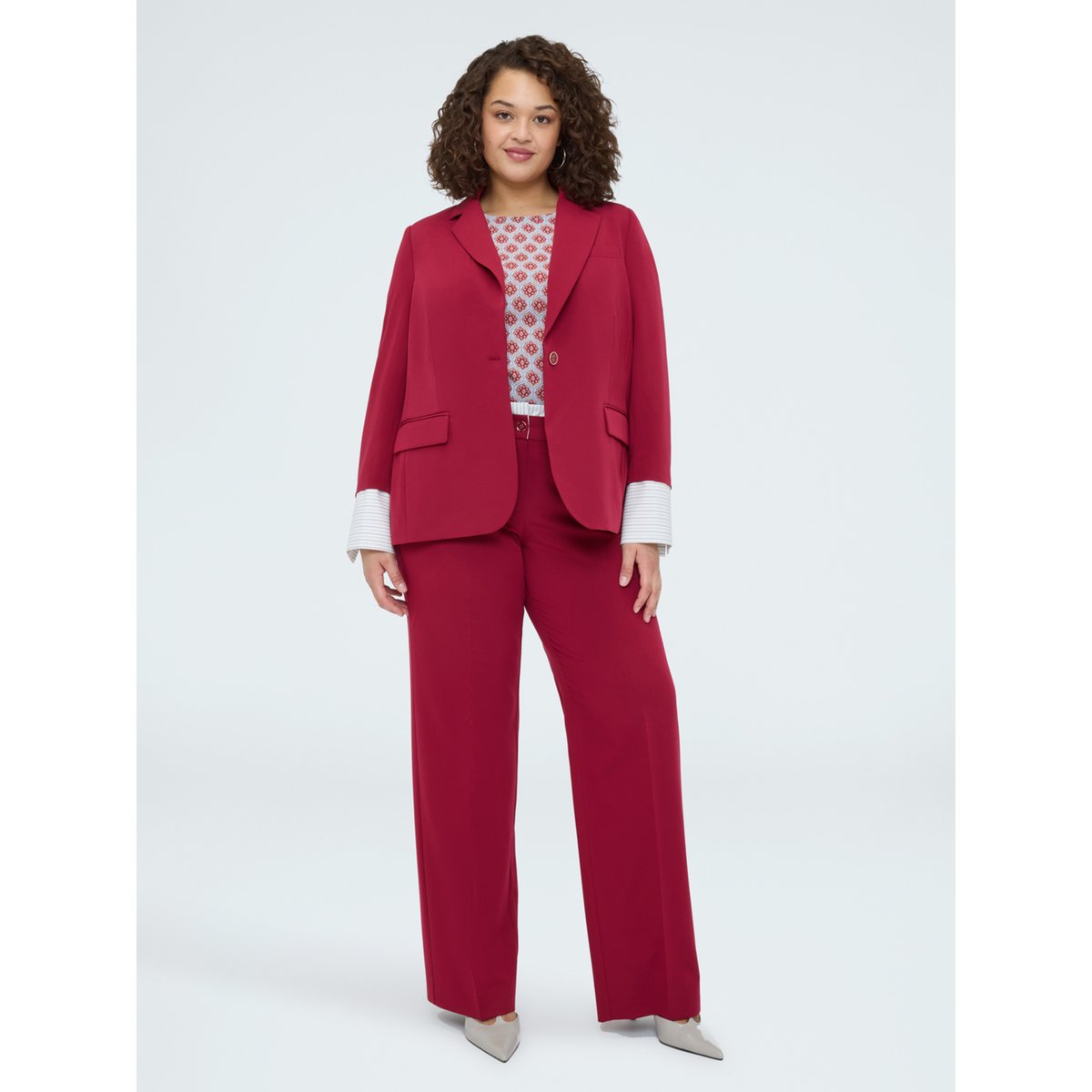 Revers classiques, fermeture simple boutonnage avec un bouton et poches burgundy, FIORELLA RUBINO
