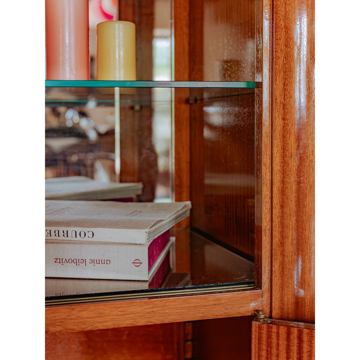Vitrine mid-century modern Victoria N°1296 - Bon état bois clair, DEBONGOUT