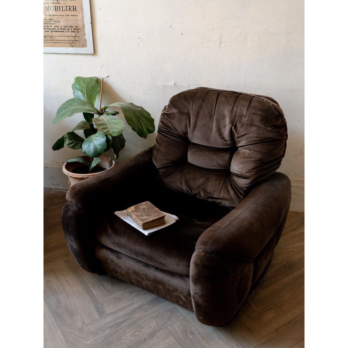 Paire de chauffeuses en velours marron Olivia N°94 - Bon état marron, DEBONGOUT