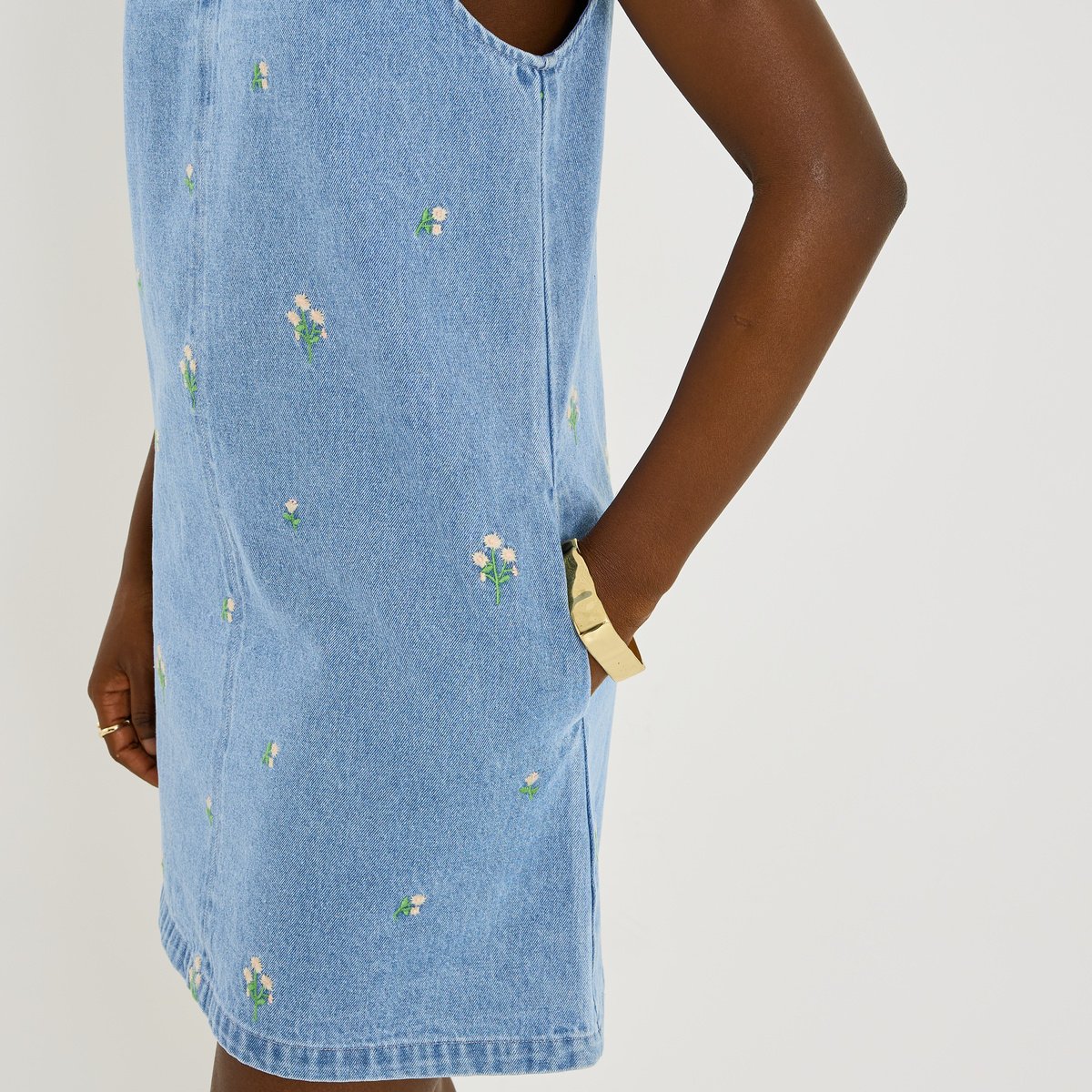 Robe courte en denim broderies florales bleu stone, GRAIN DE MALICE