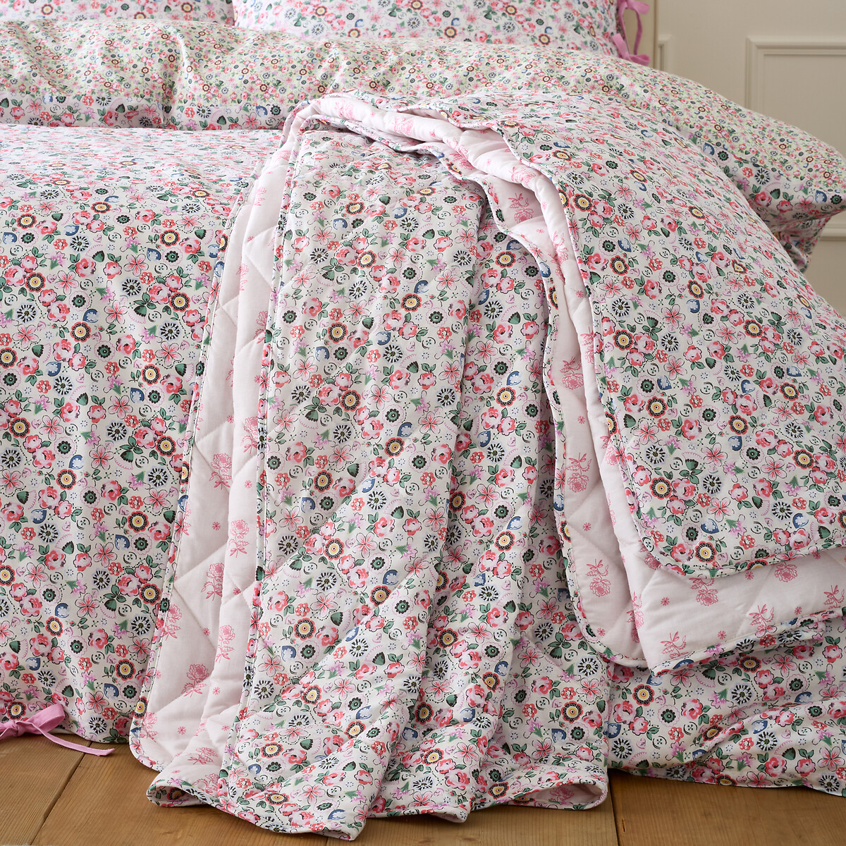 Pearly Queen Ditsy Cotton Quilted Bedspread pink, CATH KIDSTON