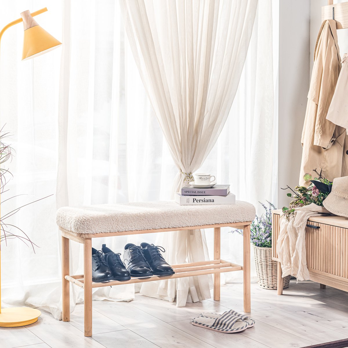 Banc en bois et bouclette, ASUGI blanc cassé, NORDLYS