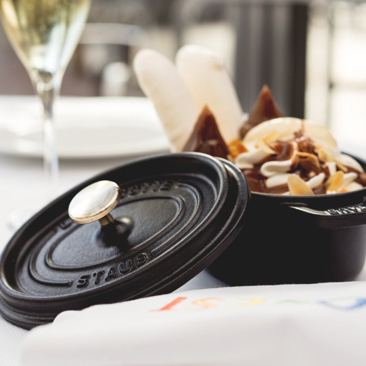 Cocotte à riz 20 cm, Ronde, Truffe blanche, Fonte fleur de cerisier, STAUB