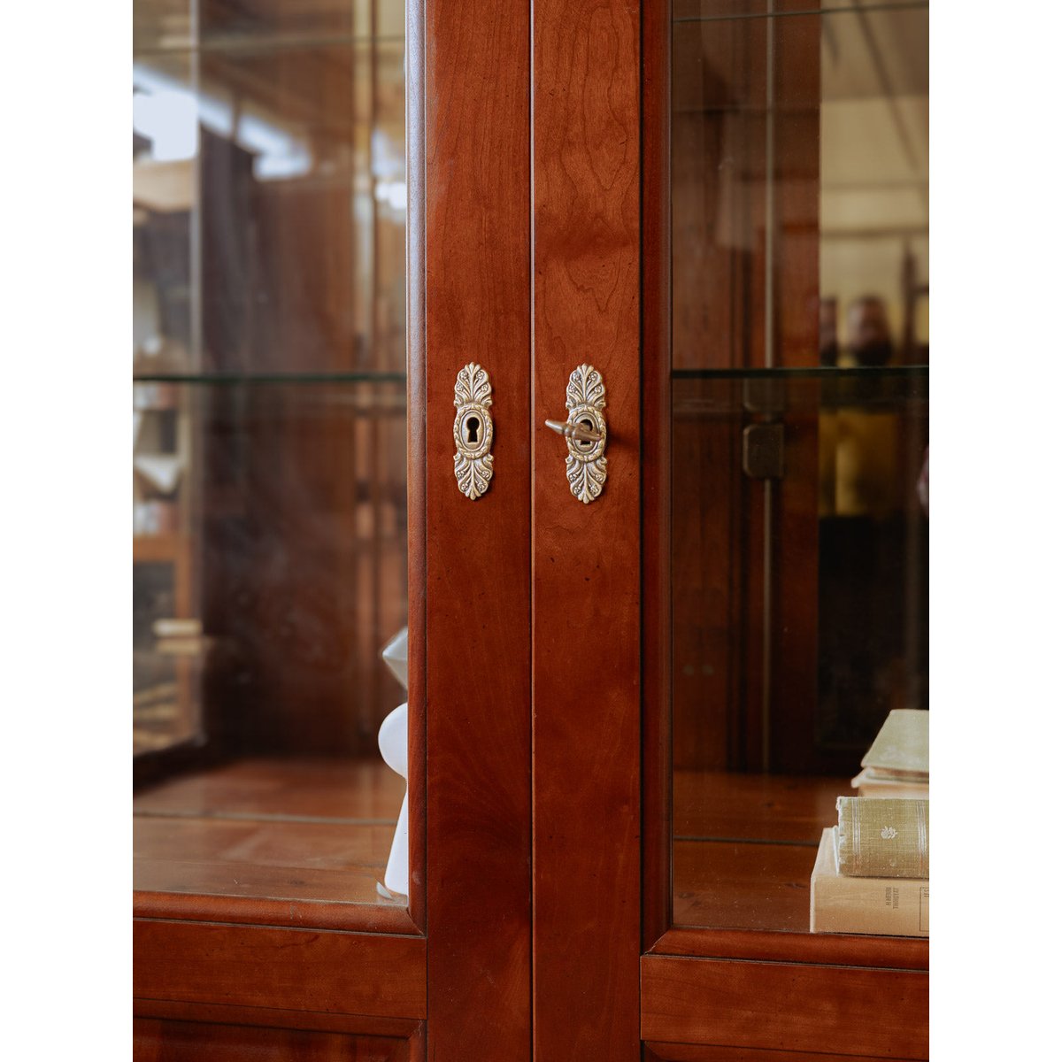 Vaisselier vitré et avec miroir style Louis-Philippe Maximilien N°390 - Bon état marron, DEBONGOUT