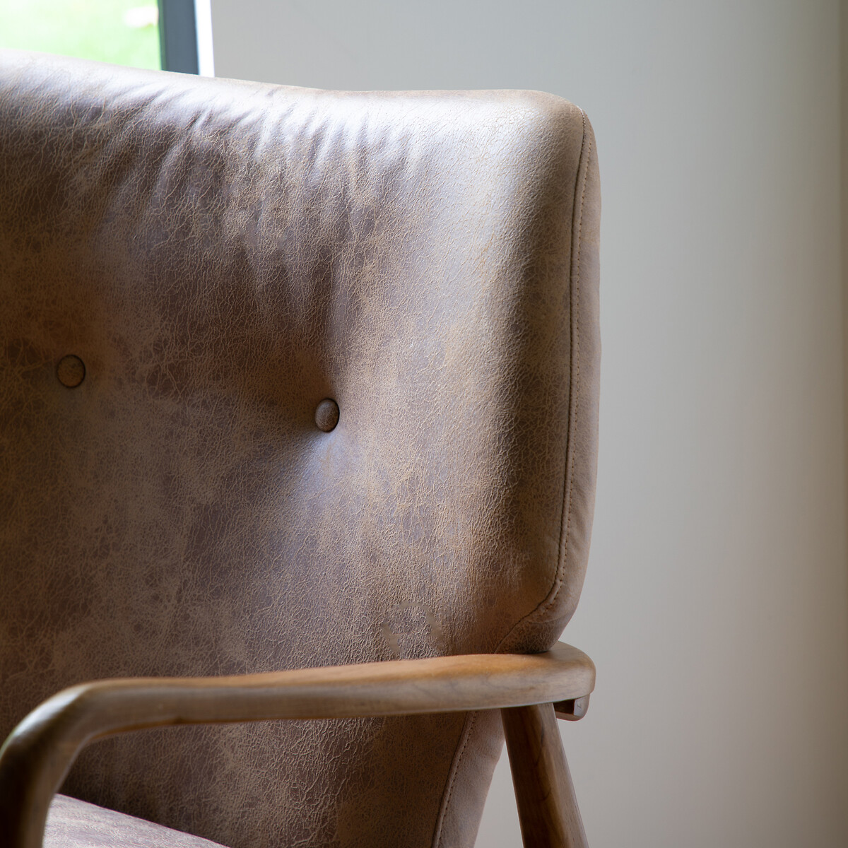 Jeni Mid Century Leather Armchair walnut, ÉDITÉ