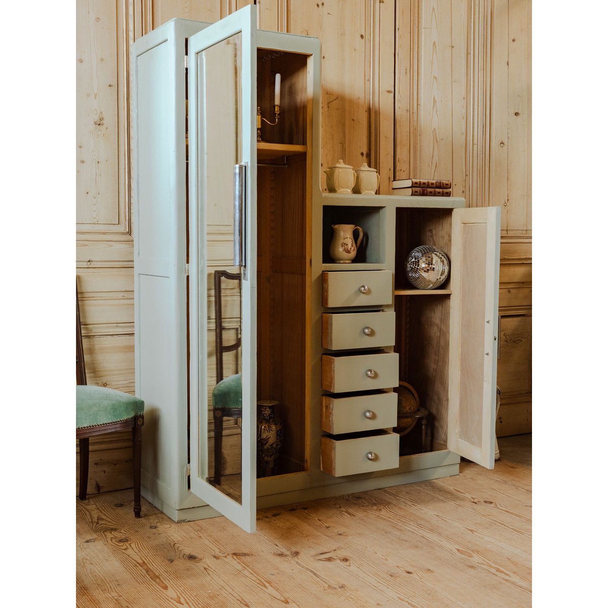 Armoire asymétrique en bois vert Blandine N°471 - Bon état kaki, DEBONGOUT