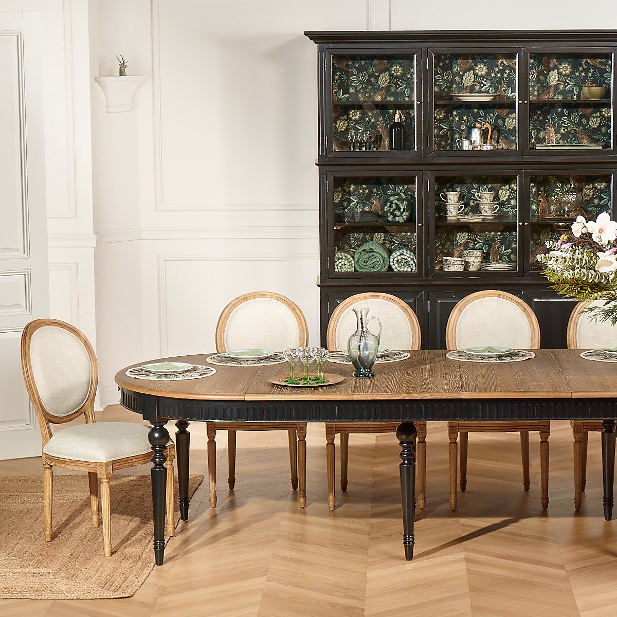 Table ovale en chêne 5 rallonges 6/14 couverts AUDE noire, ROBIN DES BOIS