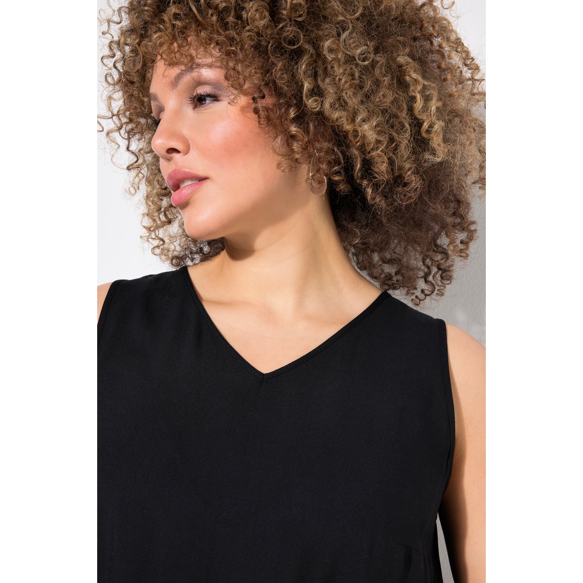 Blouse sans manche, décolleté en V noir, ULLA POPKEN
