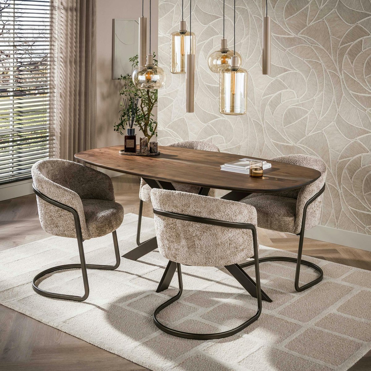 Table à manger bois d'acacia foncé bords arrondis 180 cm NAKO marron, PIER IMPORT