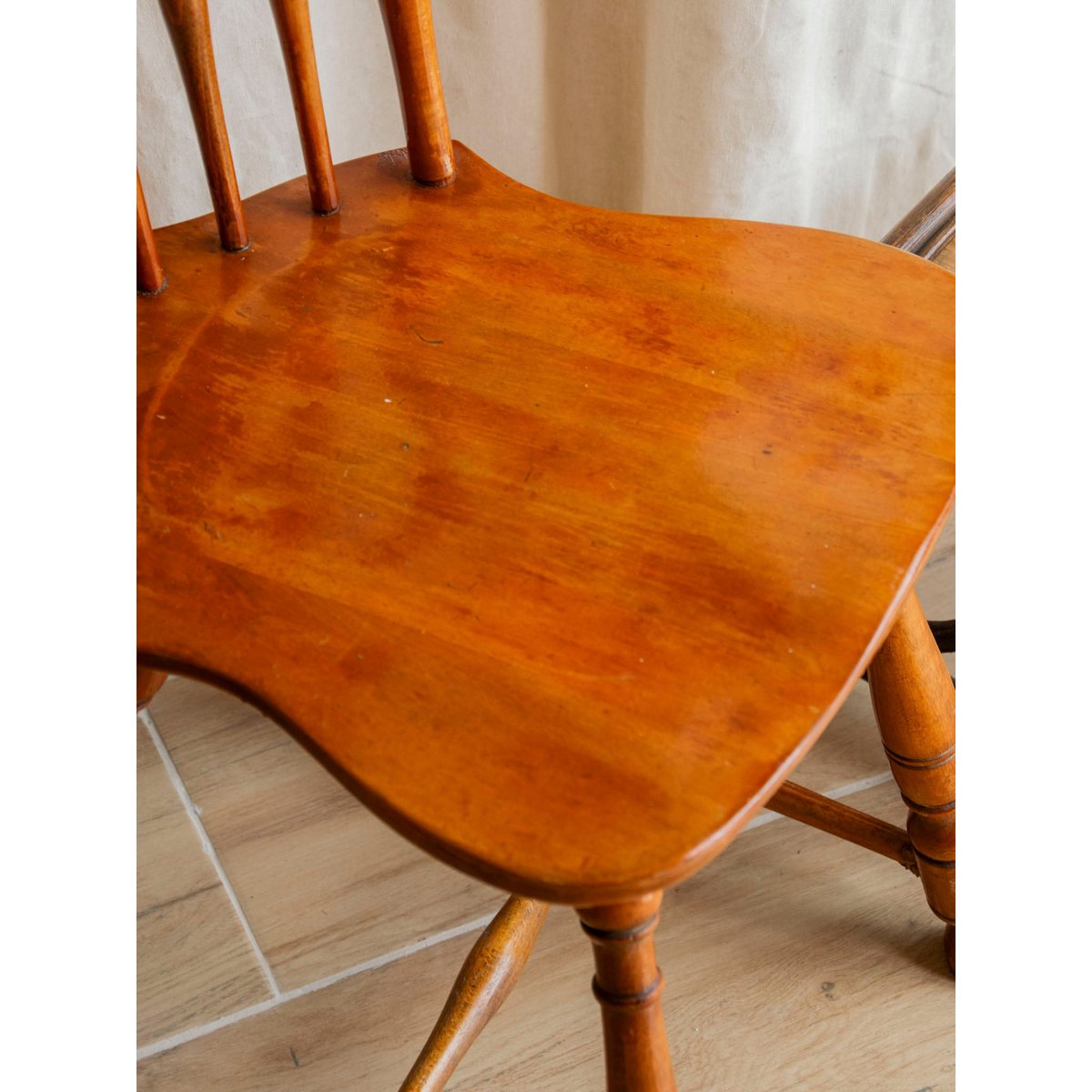 Paire de chaises au style western Claude N°1450 - Bon état bois clair, DEBONGOUT