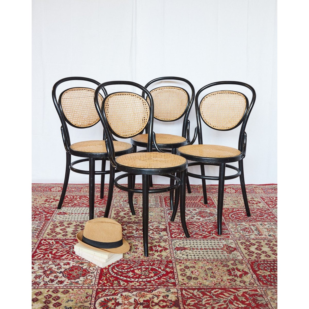 Lot de 4 chaises cannées en bois courbé Claude N°1437 - Bon état noir, DEBONGOUT