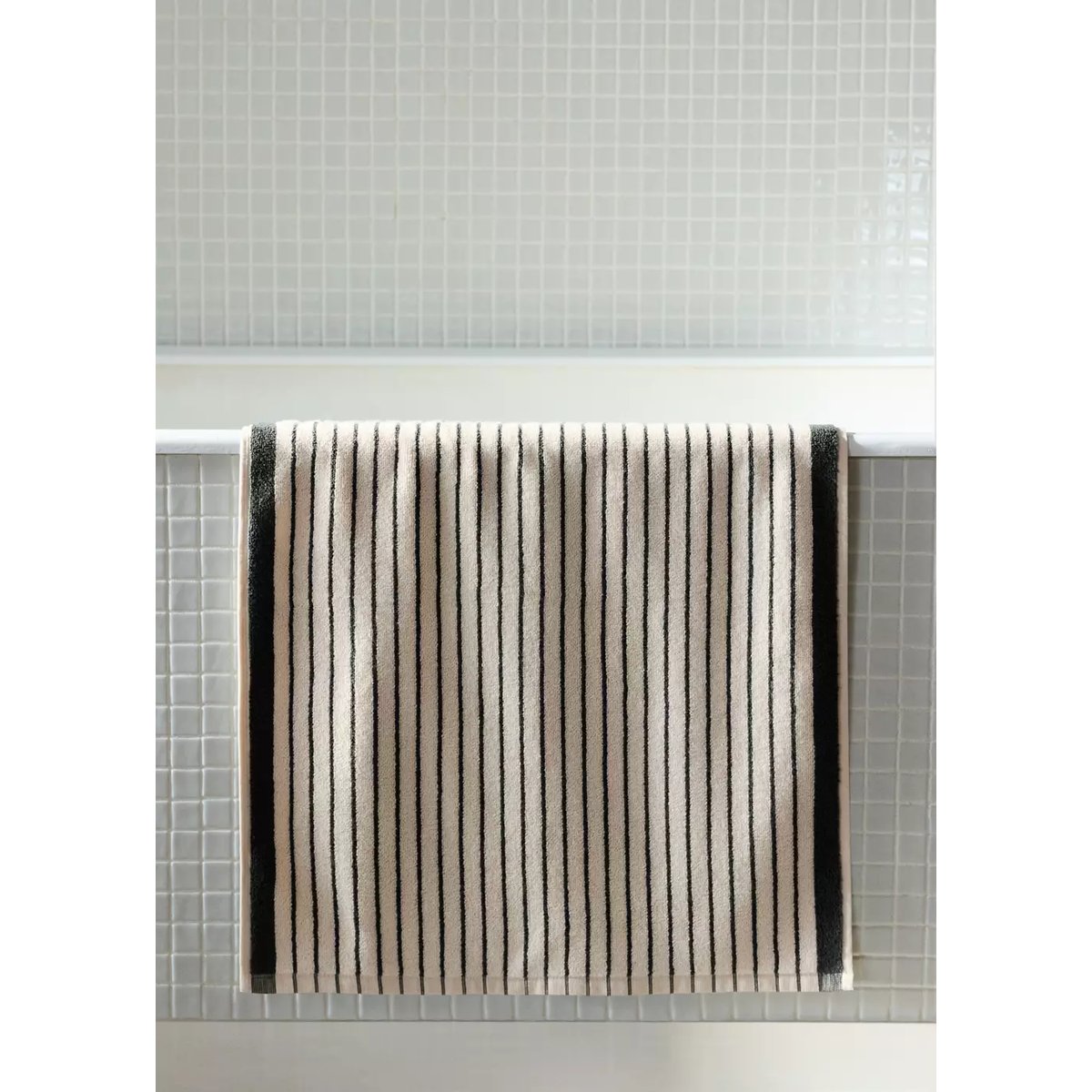 Tapis de bain rayé 100 % coton bleu pétrole, MANGO HOME