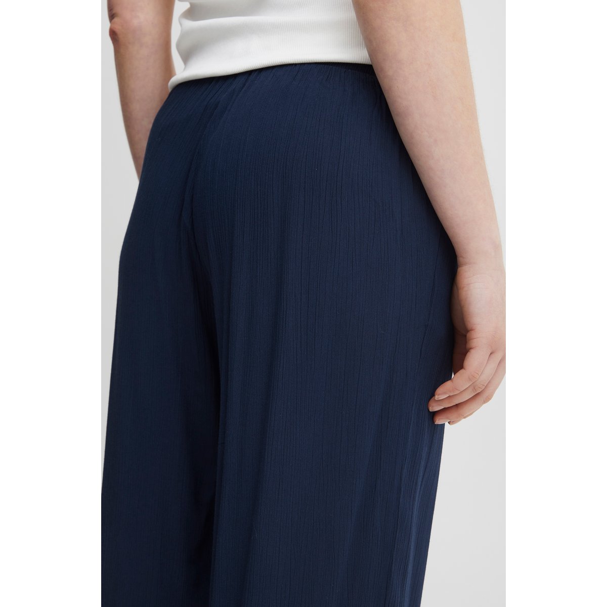 Pantalon coupe large, taille élastiquée bleu total eclipse, ICHI