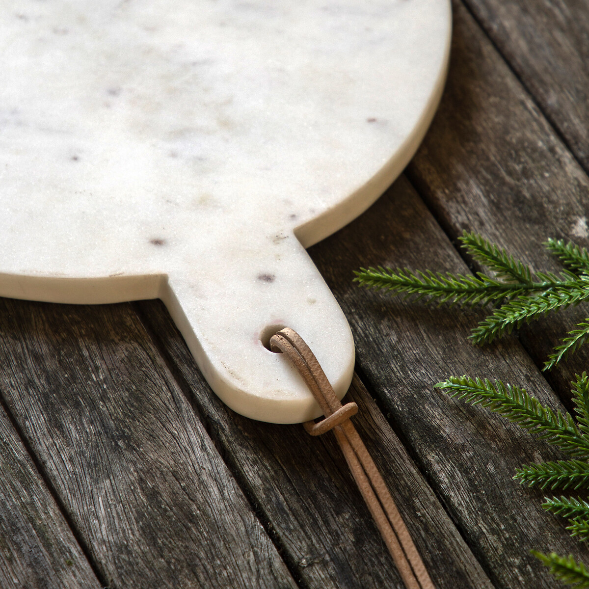 Novi Round Cheese Board in White Marble white, SO'HOME