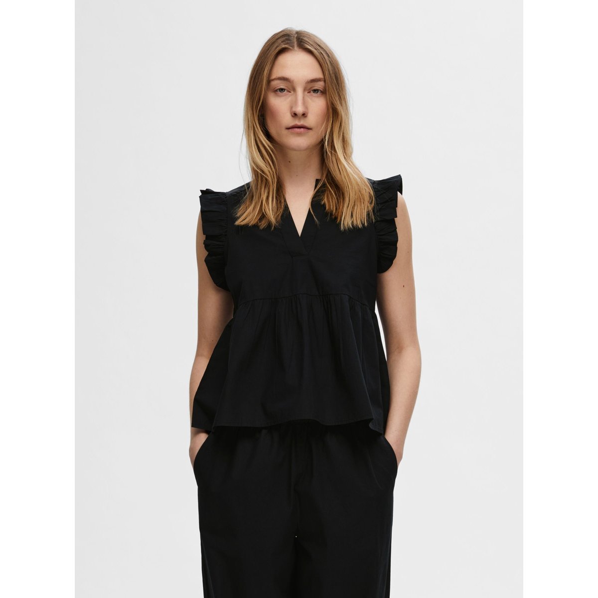 Top black, SELECTED