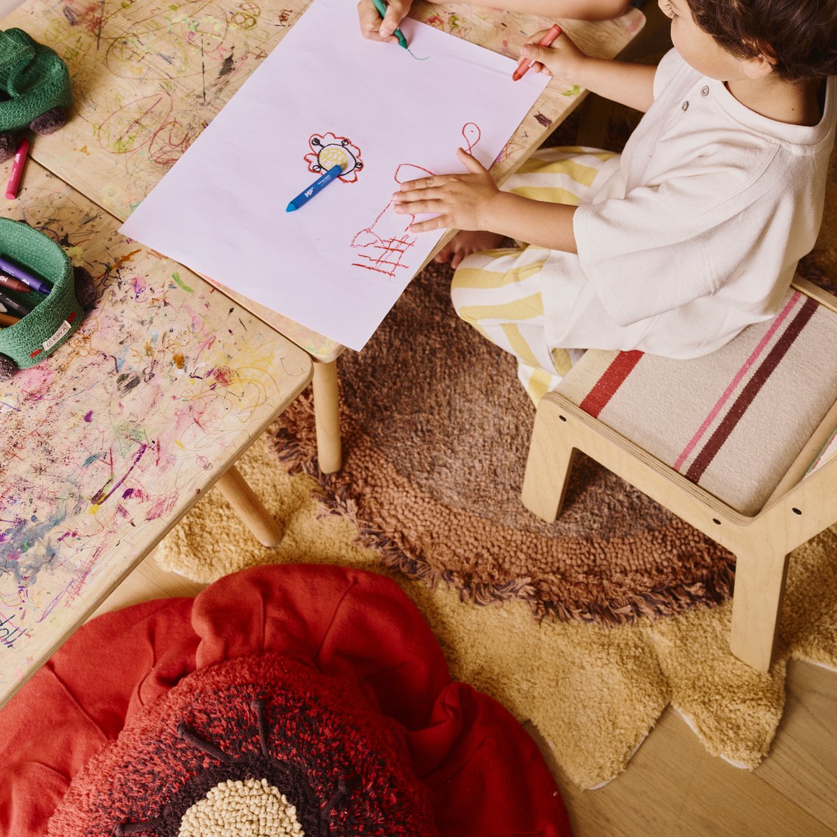 Coussin de sol Coquelicot PETALS & PALS rouge, grain de café, miel, naturel, vert monstera, grain de café, LORENA CANALS