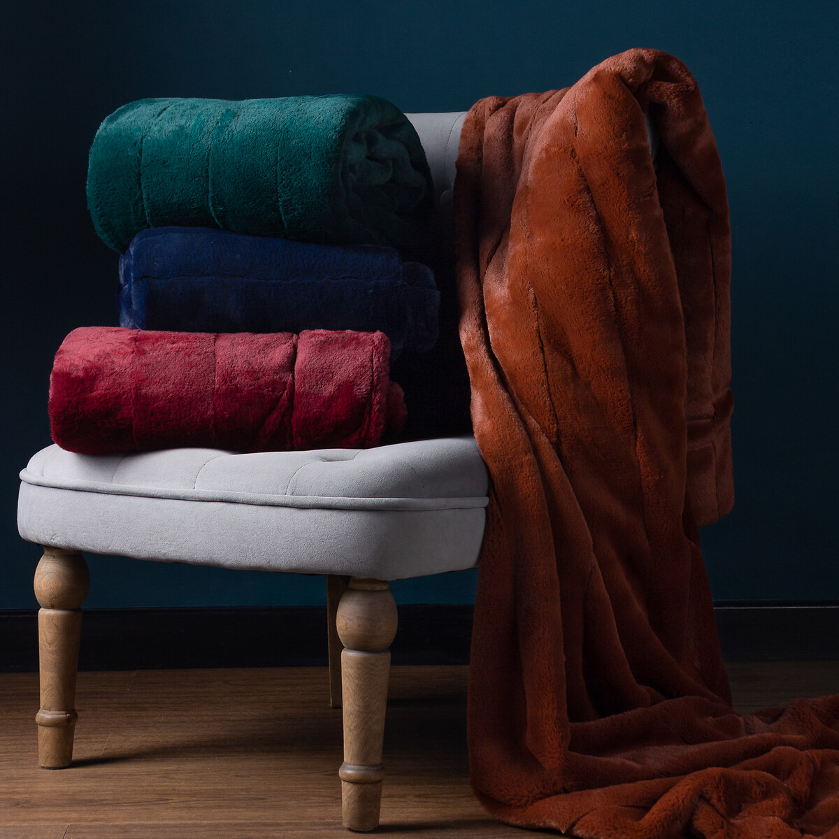 Empress Faux Fur Throw navy, PAOLETTI
