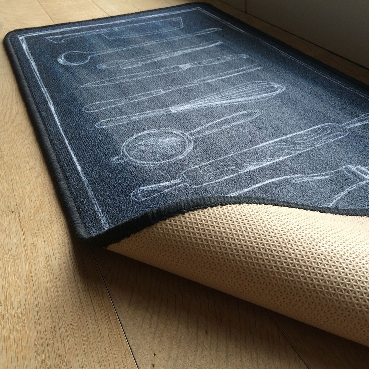 Tapis de cuisine noir motif couverts gris, CALICOSY