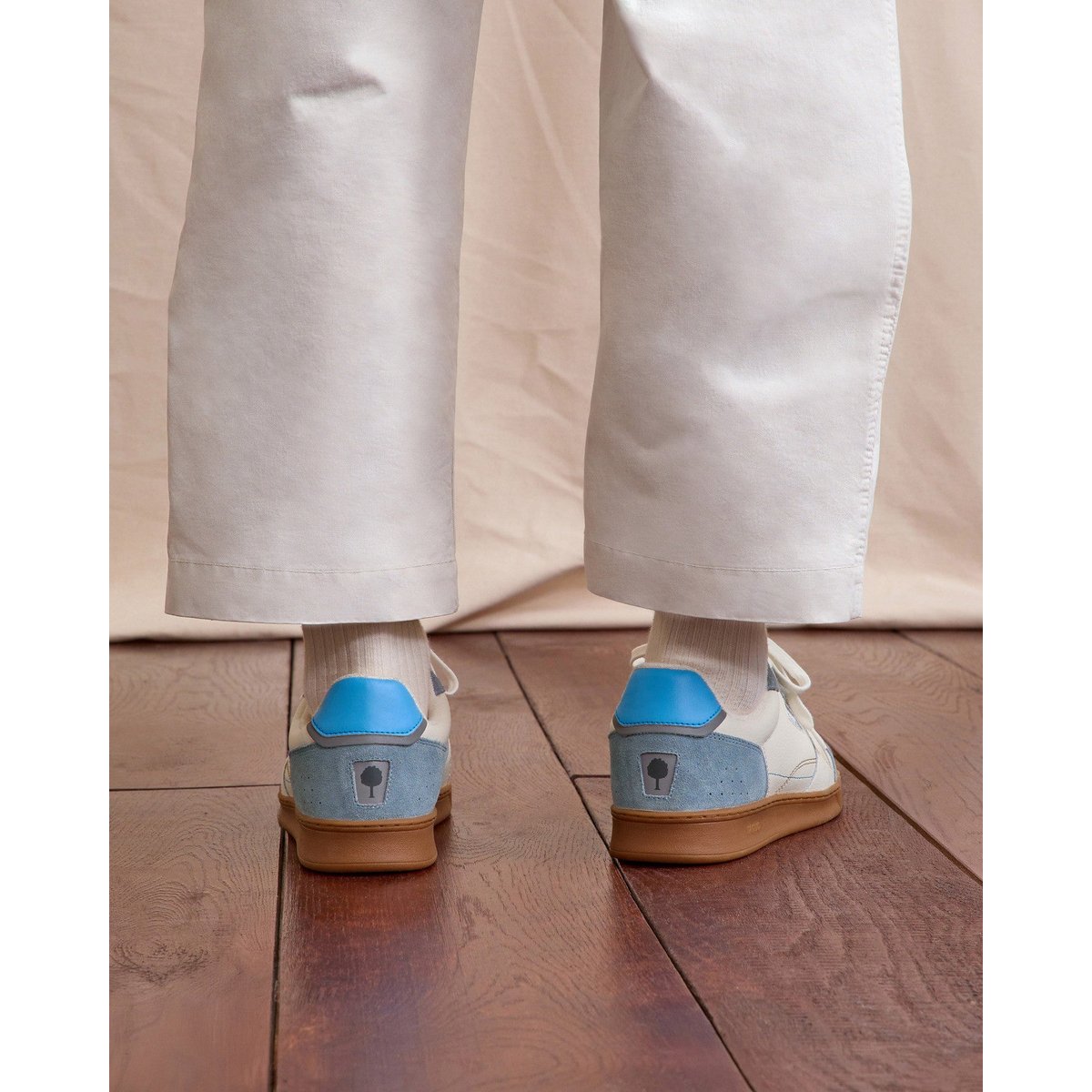 Baskets basses cuir suede COMMUTE 1 blanc et bleu, FAGUO