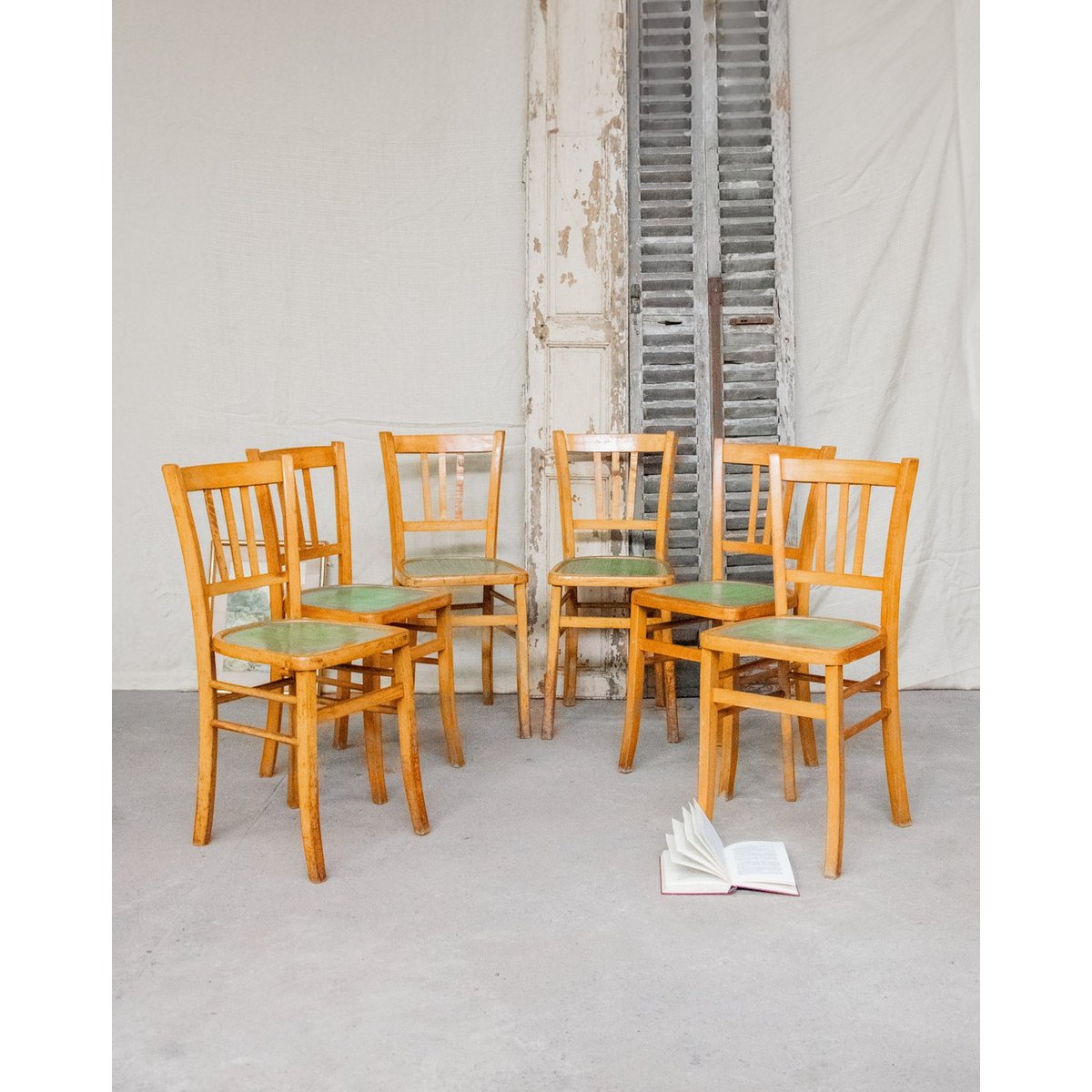 Lot de 6 chaises en bois Claude N°839 - Bon état bois, DEBONGOUT