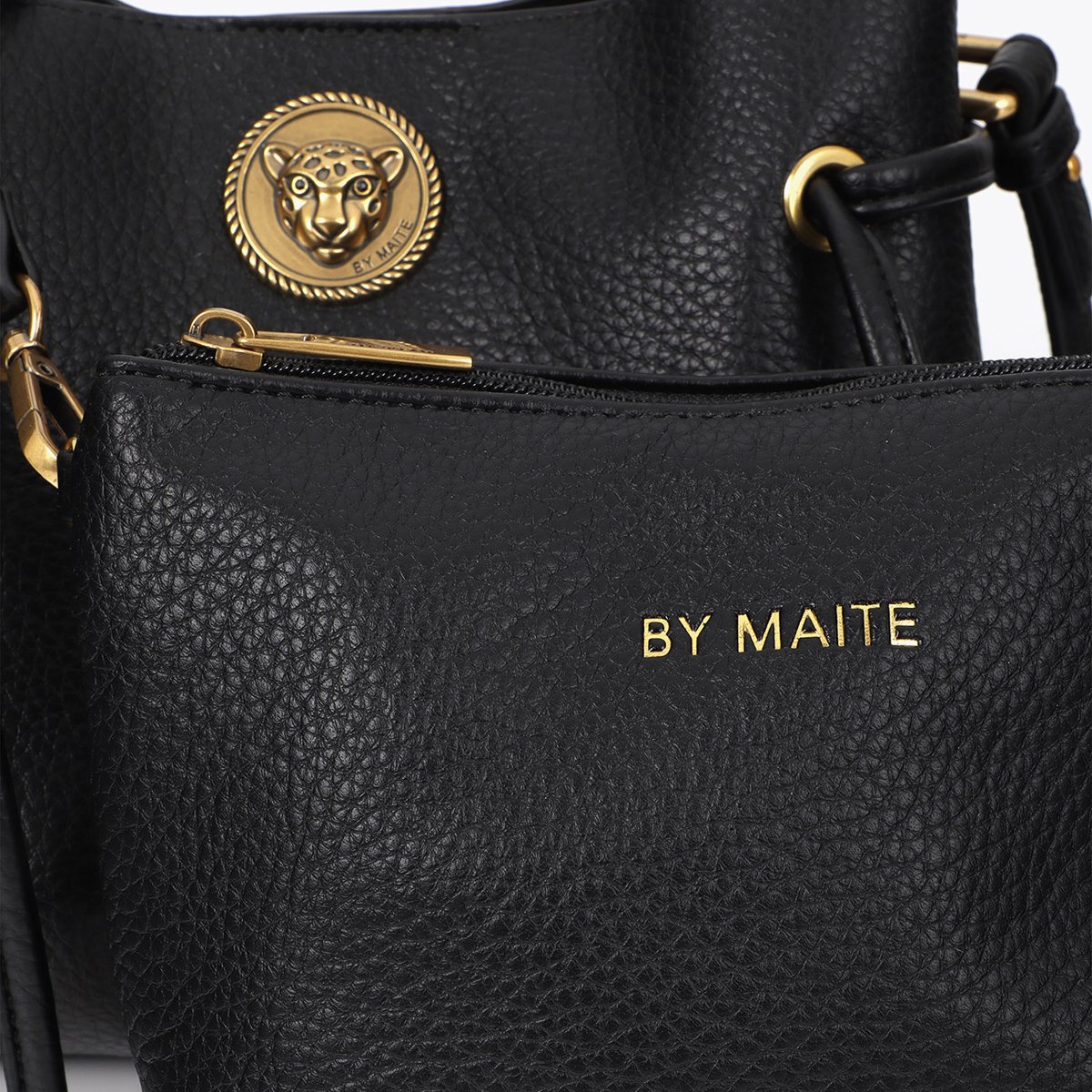 Sac à main en cuir synthétique à logo métallique noir, LOLA CASADEMUNT
