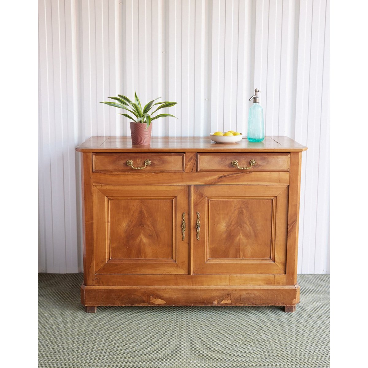 Buffet en bois clair Gilbert N°1727 - Bon état doré, DEBONGOUT