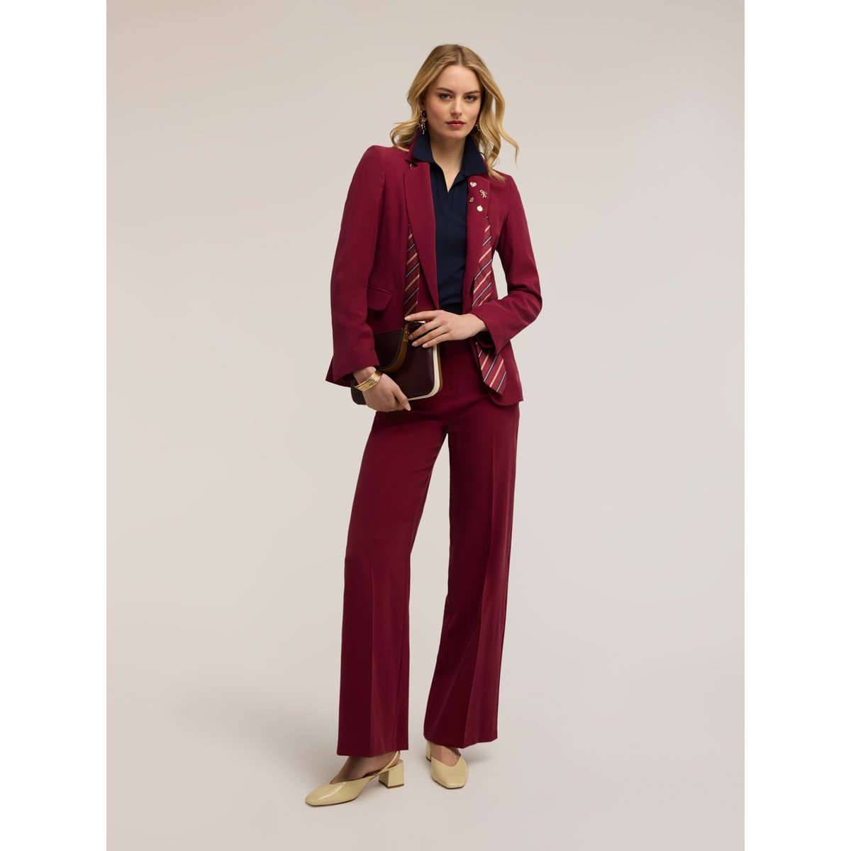 Veste avec applications et cravate. burgundy, MOTIVI