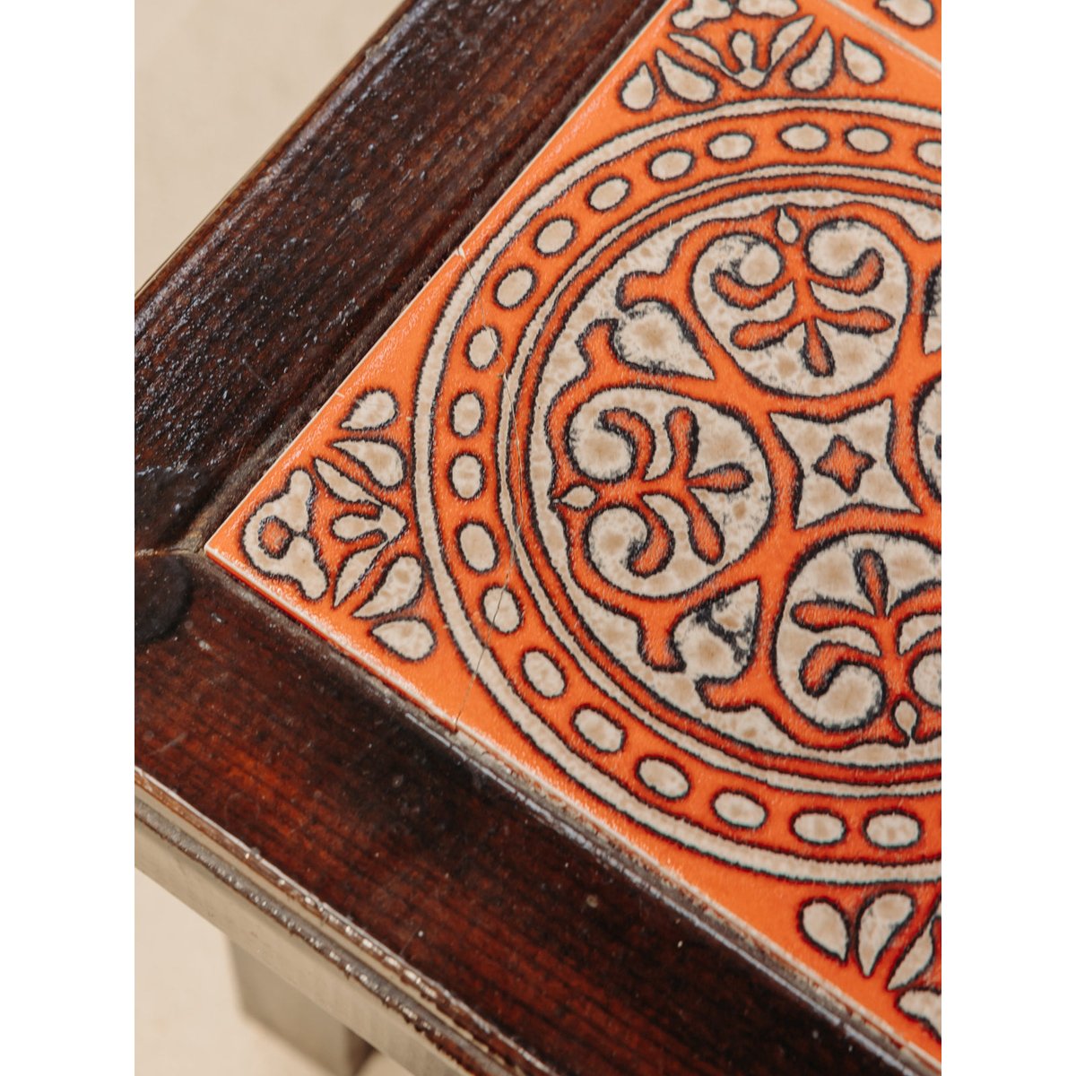 Table basse en faïence Léonie N°289 - Bon état rouge, DEBONGOUT
