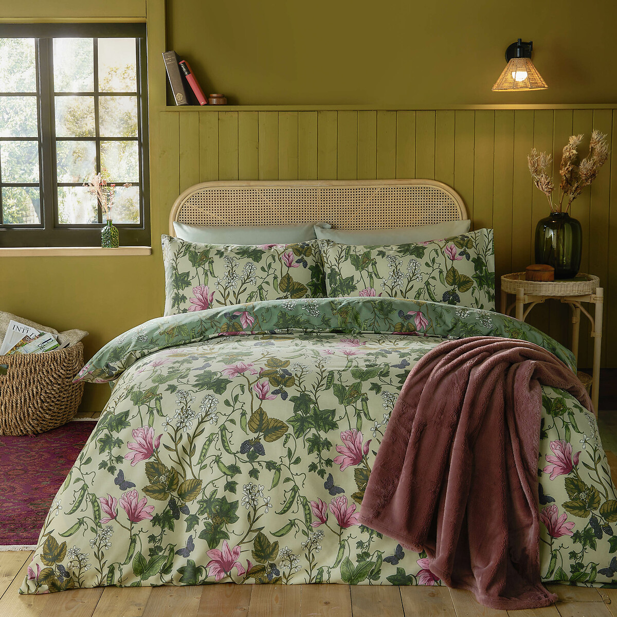 Mystic Berry Floral Reversible Duvet Cover and Pillowcase Set green, FURN.