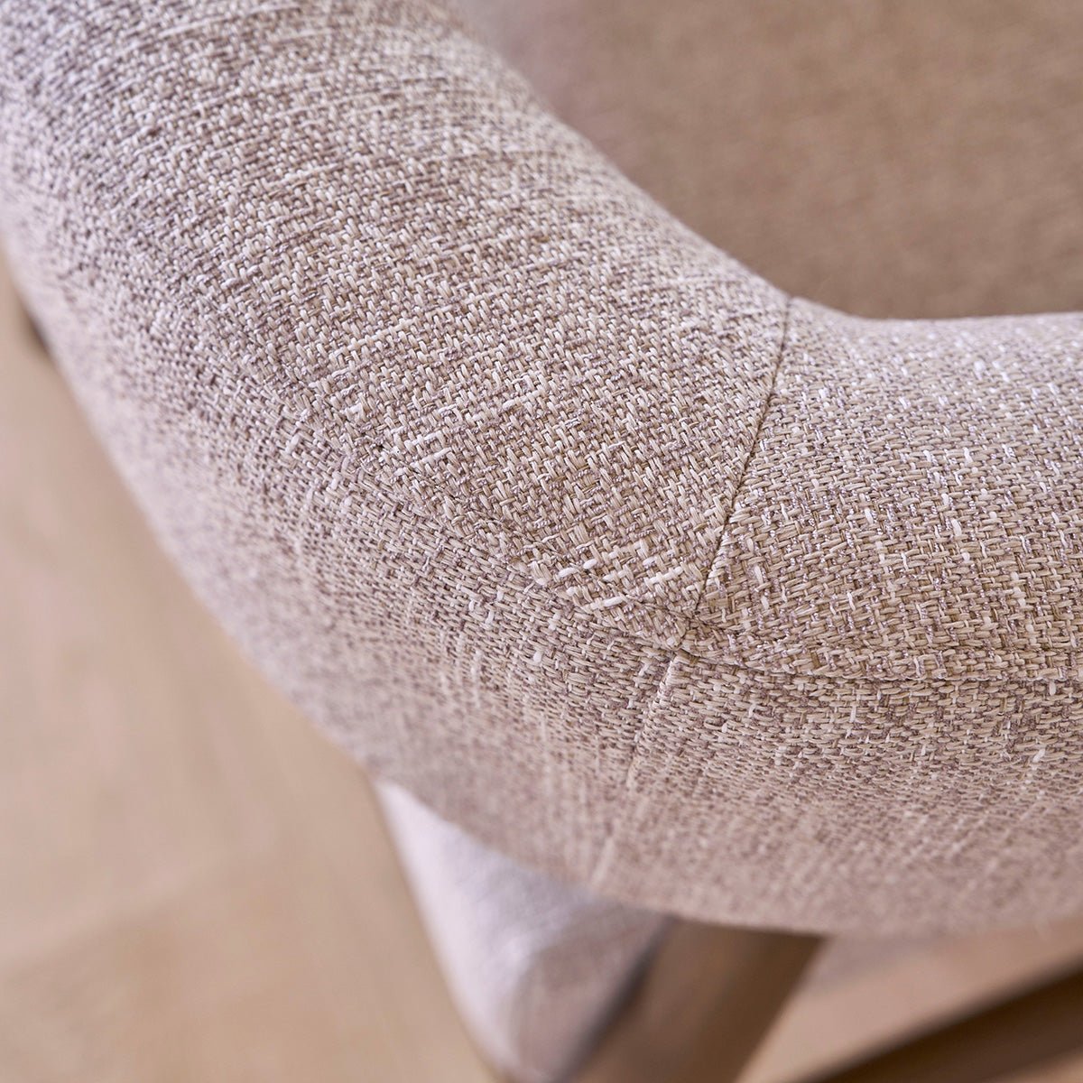 Fauteuil en bois massif et tissu texturé  ÉLOI beige chiné, BERAH GETAH