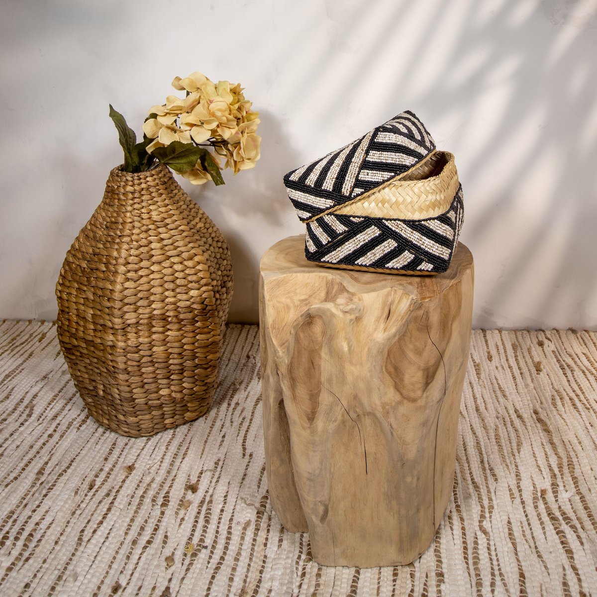 Boite en bambou ornée de perles blanc-naturel-noir-taupe, NOW'S HOME