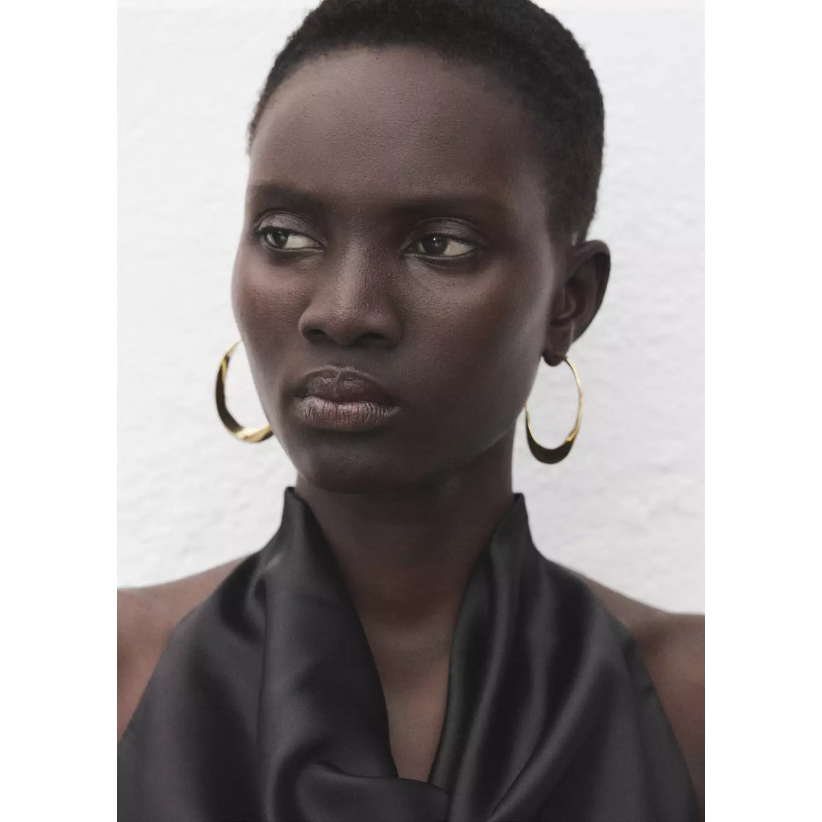 Top satin col bénitier noir, MANGO