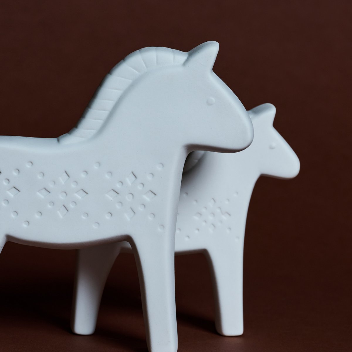 Statue cheval décoratif en grès H19 blanc, SIA DECO