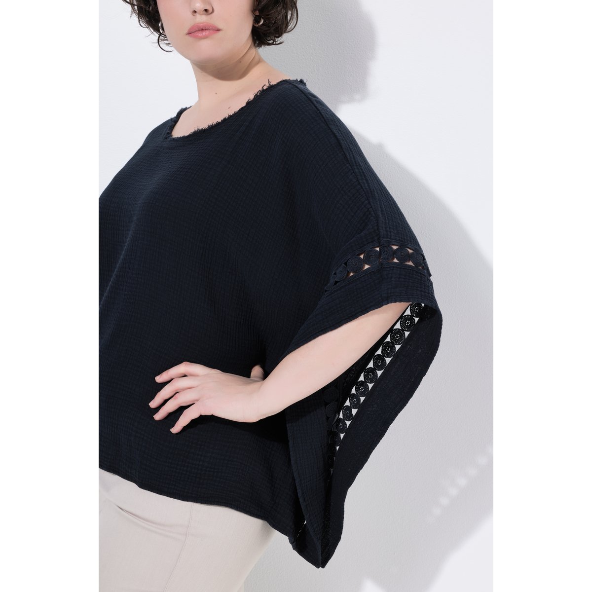 Blouse en mousseline oversize, dentelle gris graphite, ULLA POPKEN