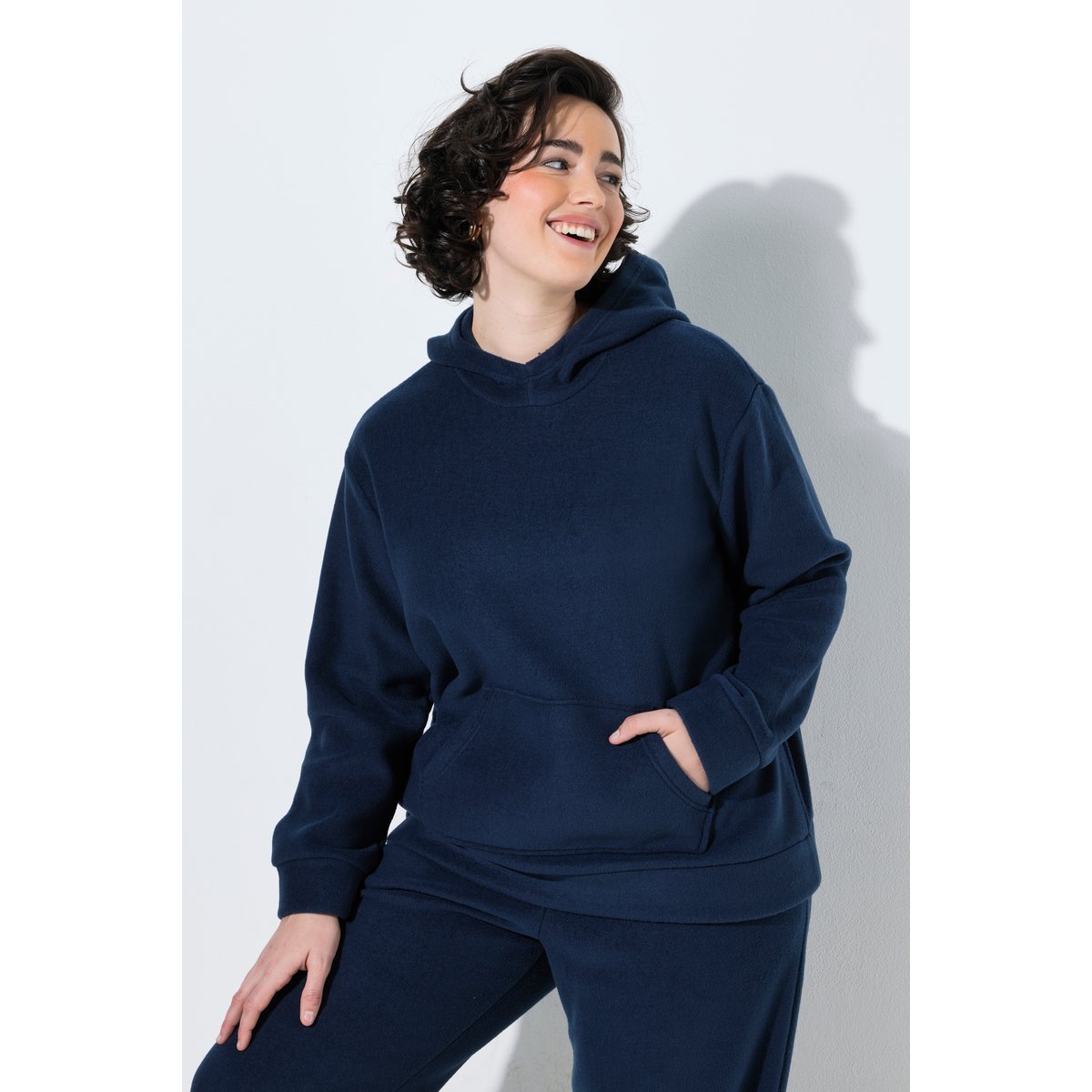 Sweat-shirt à capuche en polaire marine, ULLA POPKEN