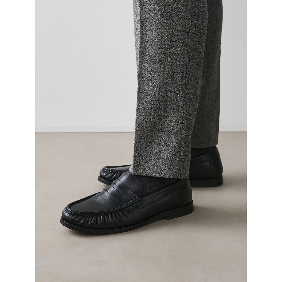 Mocassins ruchés en cuir noir, NEXT