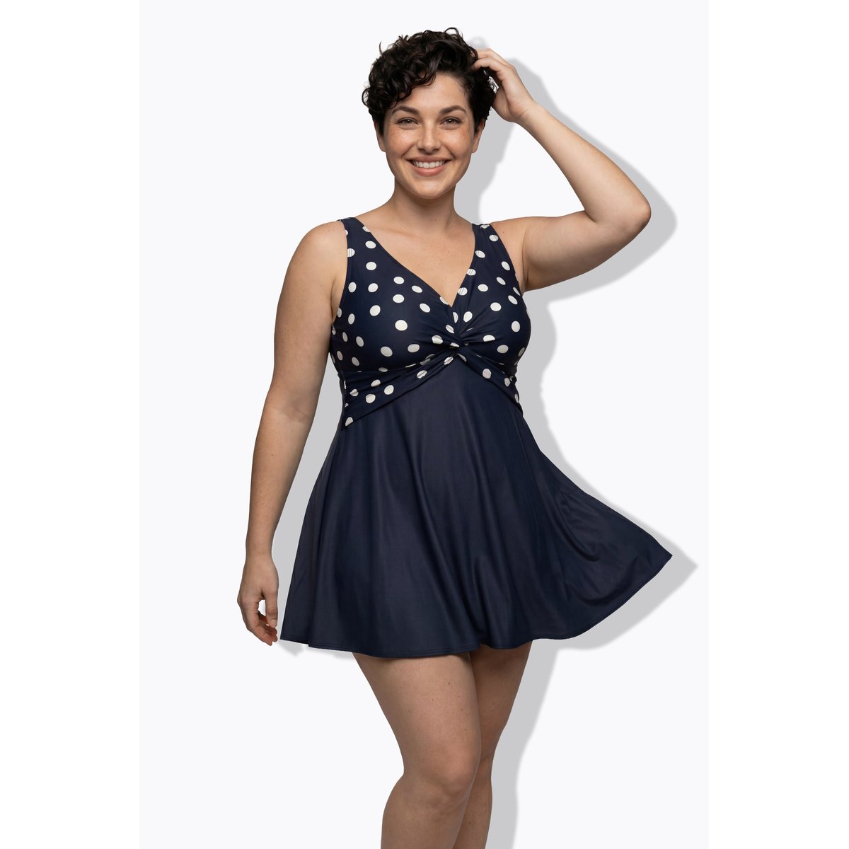Robe de bain à pois, bonnets souples marine, ULLA POPKEN