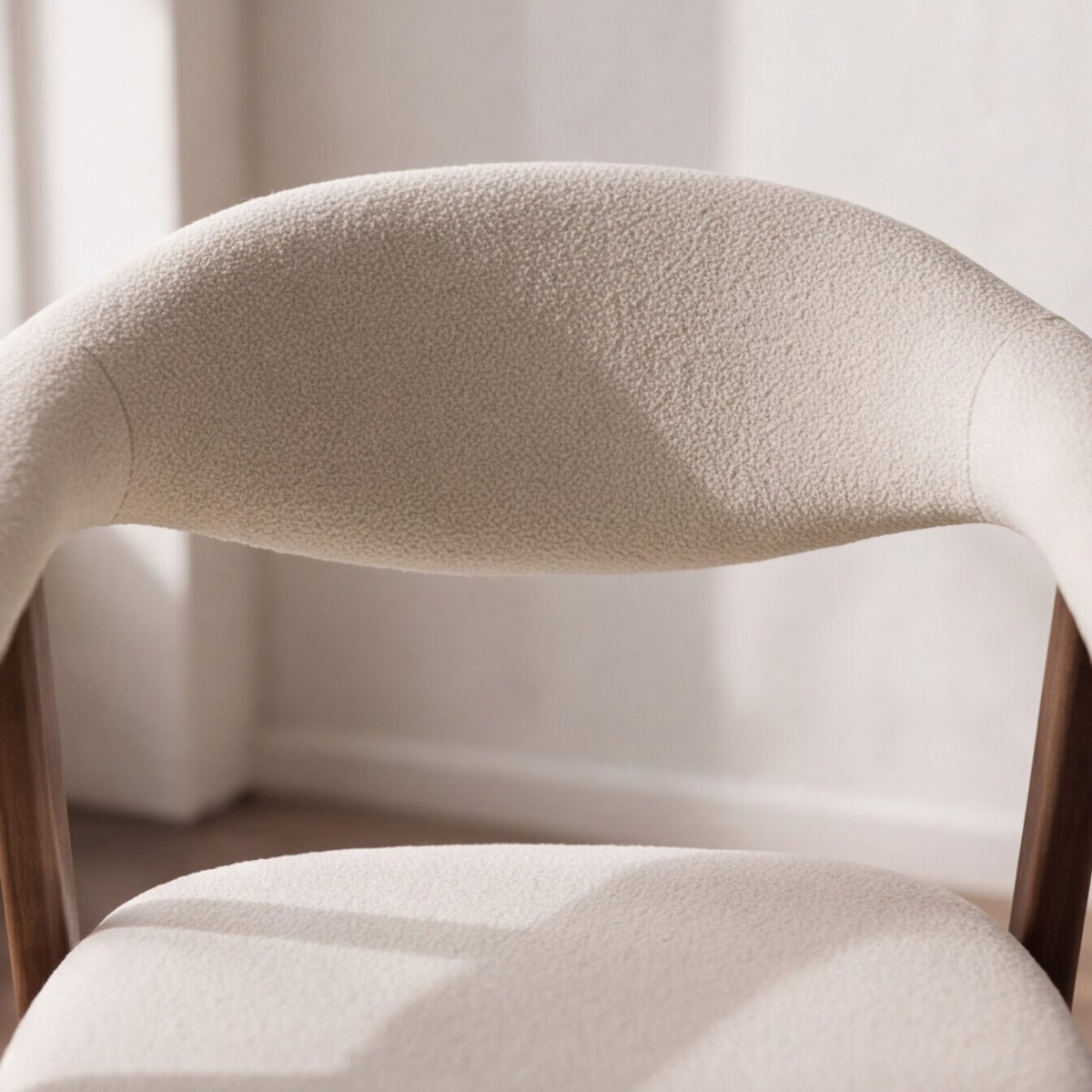 Lot de 2 chaises en bois et tissu boucle, BARBARA beige, bois foncé, HAPPY GARDEN