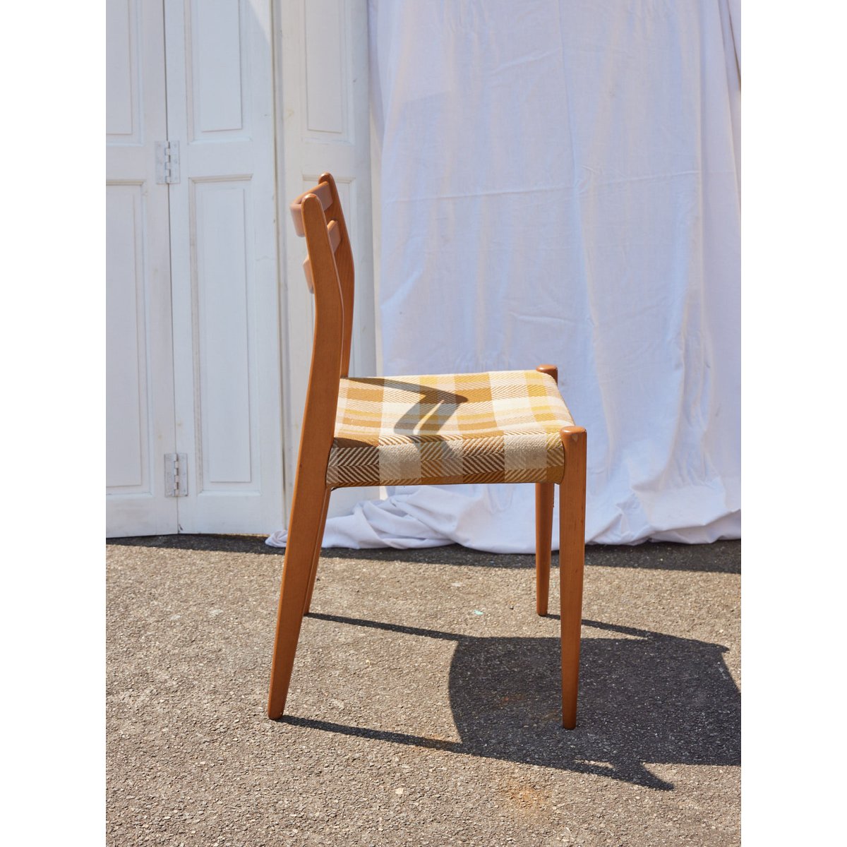 Paire de chaises au design scandinave Alma N°1743 - Bon état bois clair, DEBONGOUT