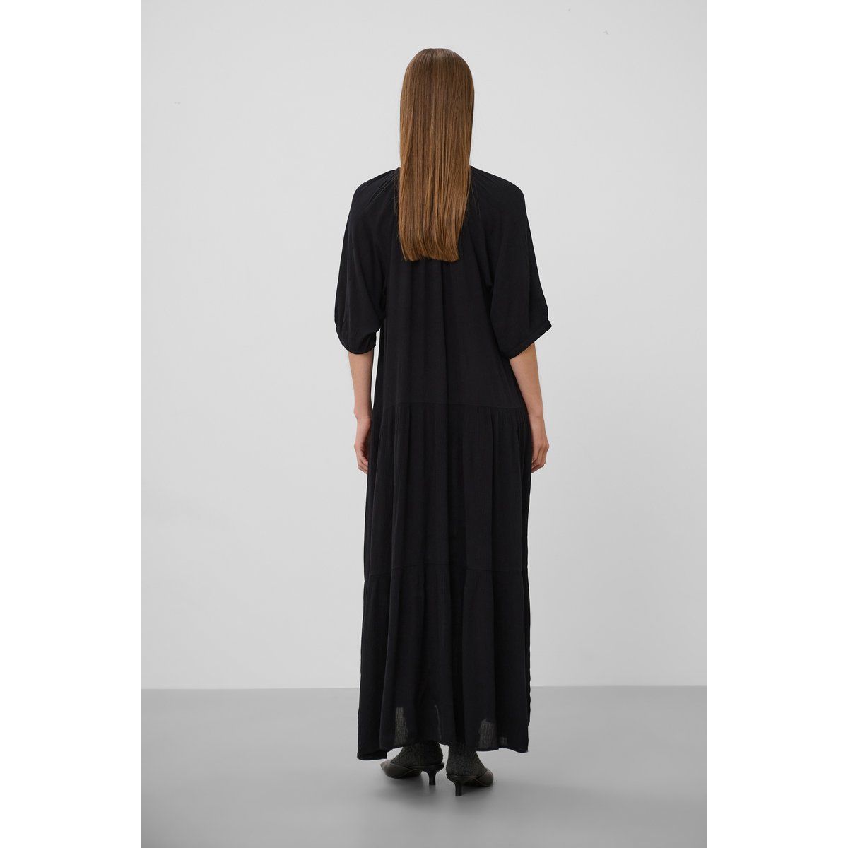 Robe noir, SOAKED IN LUXURY