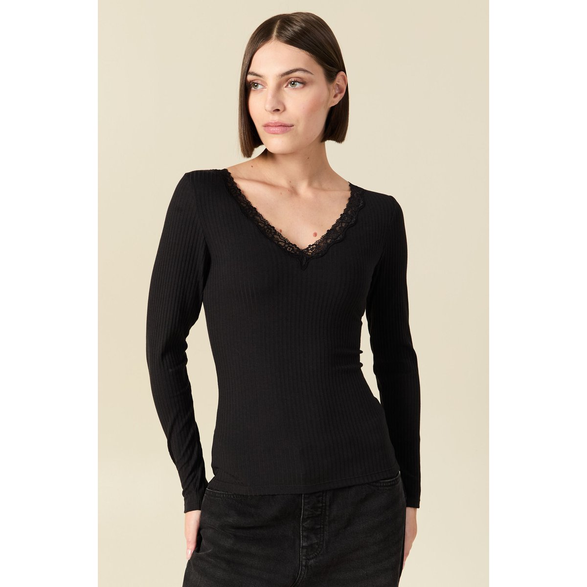 T-shirt cintré col v dentelle noir, BONOBO