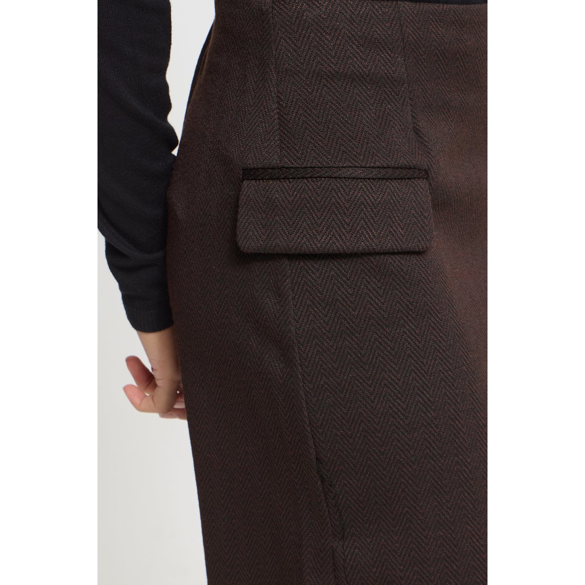Jupe courte, fermeture zippée au dos black brown herringbone, ICHI