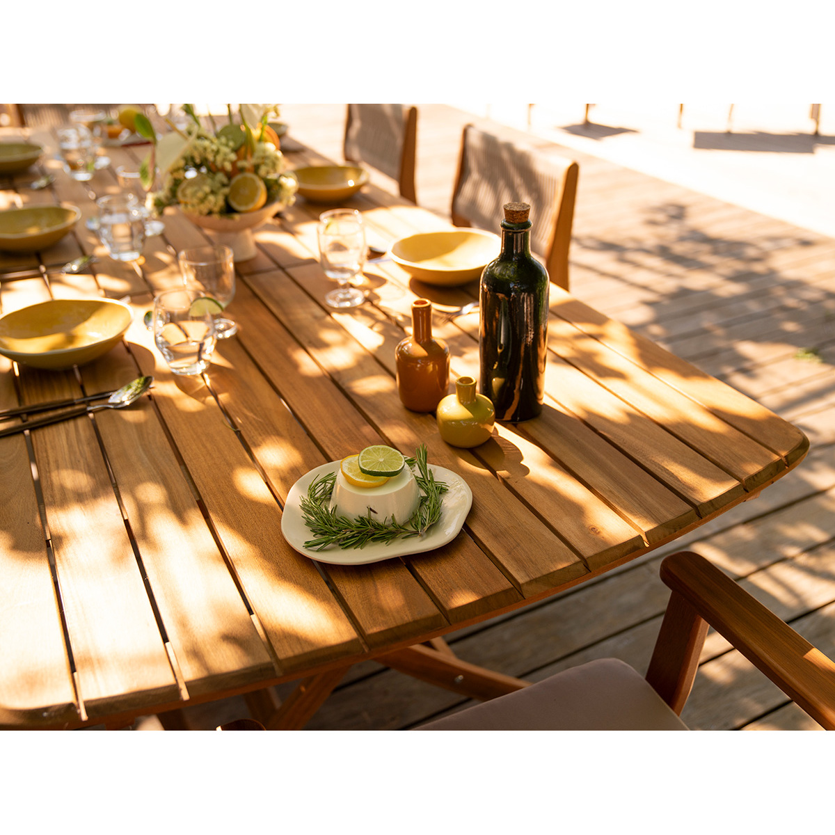Table de jardin extensible rallonges intégrées en bois massif L180-240 cm CANOPEE naturel, MILIBOO