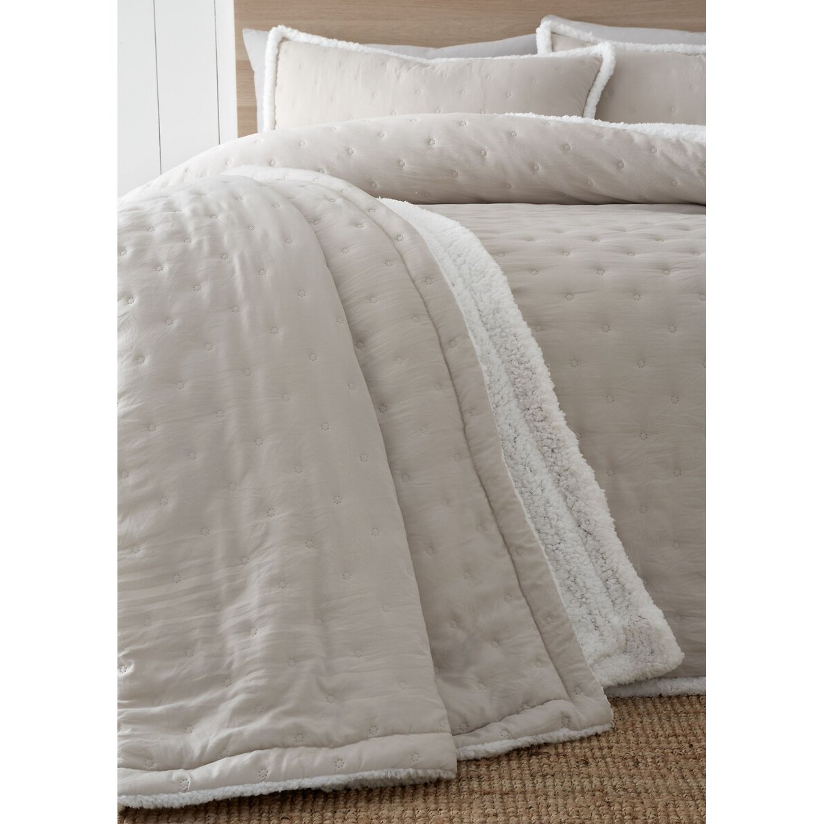 Cosy Nori Sherpa Bedspread cream, CATHERINE LANSFIELD