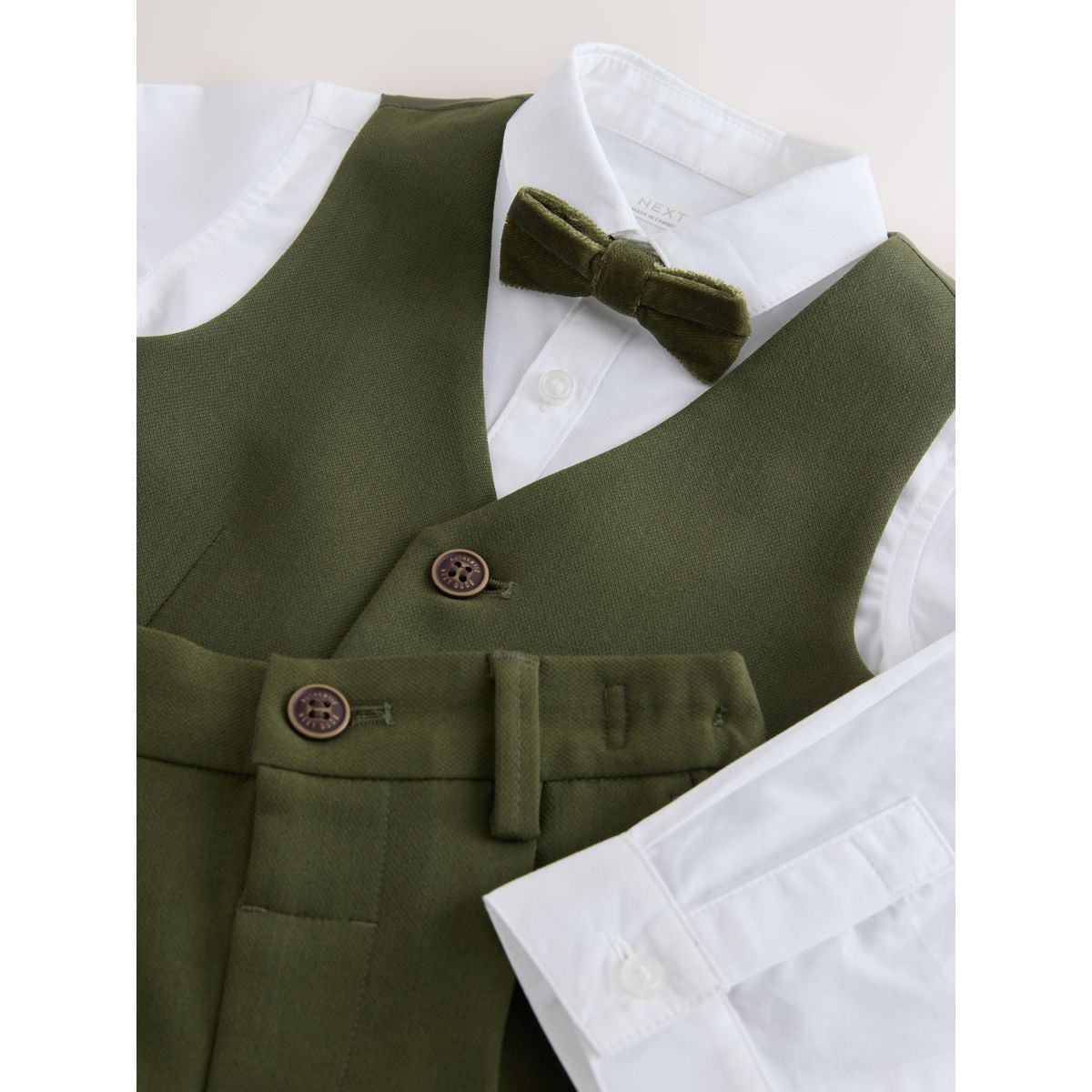 Ensemble gilet, chemise, pantalon et papillon vert olive, NEXT