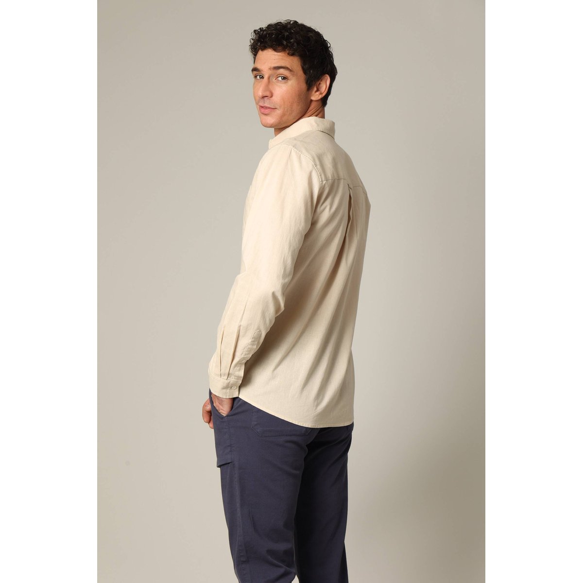 Chemise unie classique en lin avec manches longues et boutons SOLE light beige, DEELUXE