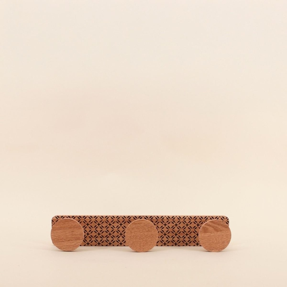 Patère ton bois motifs 3 têtes 35x6cm naturel, ORNAMI