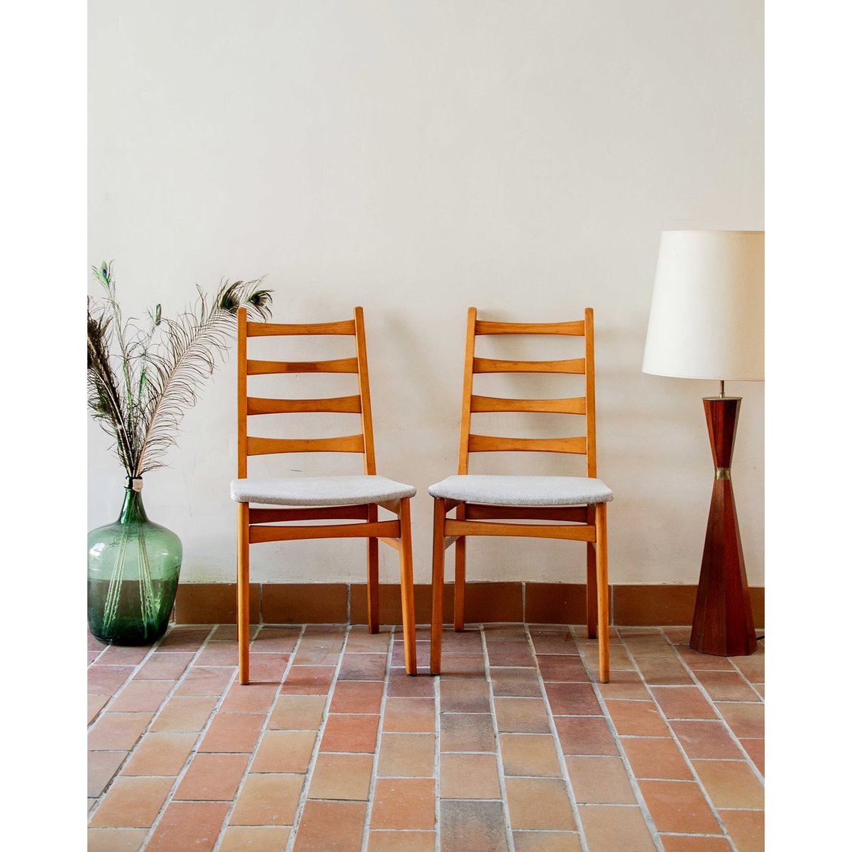 Duo de chaises en bois Alma N°456 - Bon état bois, DEBONGOUT