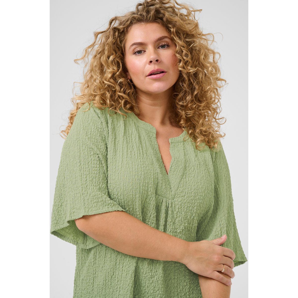 Blouse with short sleeve vert oil green, KAFFE CURVE